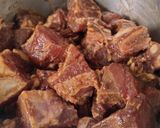 A picture of step 1 of Steamed Ribs with Yam.