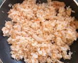 Hình bước làm 2 của món Cơm chiên kim chi trứng ốp la