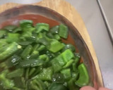 Foto del paso 5 de la receta: Chuleta de res con salsa de chile pasilla y pimiento verde