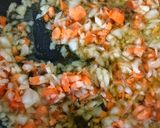 Foto del paso 2 de la receta Muslos de pollo con verduras y aceitunas