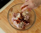 Foto langkah ke 1 dari resep Ayam Goreng Kailan Devina Hermawan.