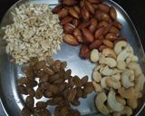 पिन्नी ड्राई फ्रूटस आटा लड्डू (Pinni Dry Fruits Atta Laddu recipe in Hindi) रेसिपी चरण 4 फोटो
