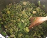 A picture of step 2 of Cream of Minted Pea and Sprout Soup.
