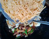 Foto langkah ke 6 dari resep Mie Gomak Goreng.