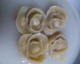 Foto langkah ke 4 dari resep Rose Wonton Soup With Pakcoy.