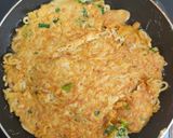 Foto langkah ke 4 dari resep Omelette Indomie.
