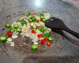 Foto langkah ke 2 dari resep Tumis Daging Pare Lombok.