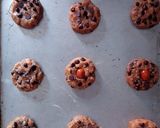 Foto langkah ke 6 dari resep Cookie Monster Chewy Chocochips Cookies.