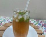 A picture of step 2 of Peach ice tea.