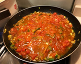 Foto del paso 2 de la receta: Fideos con salsa casera de tomate y zapallito, bien liviano!