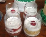 A picture of step 3 of Cake parfait.