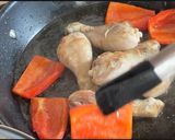 Foto del paso 2 de la receta: Arroz con muslitos de pollo, champiñones y pimientos