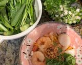 Hình bước làm 2 của món Mì hải sản, gà giòn