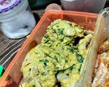 Foto langkah ke 2 dari resep Ayam Goreng Daun Jeruk.