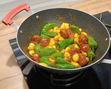 Foto del paso 7 de la receta: Wok de gnocchi con choricitos y pimientos semipicantes