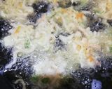 A picture of step 7 of Maggi pakoras.