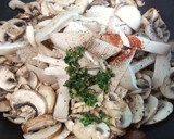Foto del paso 4 de la receta: Salteado de setas y champiñones a la crema