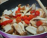 Foto del passaggio 1 della ricetta Cardoncelli trifolati con pomodorino 🍄🍅🌿