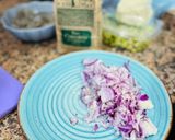 Foto del paso 1 de la receta: Risotto de habas, ajos tiernos y langostinos 🫛 🦐 🫛