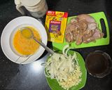 Foto langkah ke 1 dari resep Ayam Saus Karamel (Glazed Caramel Chicken) 🍗🧅.