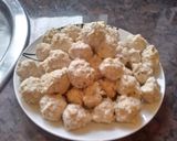 A picture of step 3 of Chicken balls rice with Russian salad.
