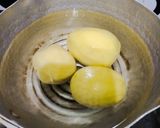 Foto langkah ke 1 dari resep Cheesy Hash Brown.