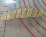 Foto langkah ke 4 dari resep 65. Molen Pisang Bulan Sabit.