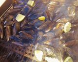Foto del paso 6 de la receta Mejillones a la brasa con laurel