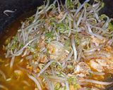 Foto langkah ke 3 dari resep Mie Sagu Goreng Pedas Manis.