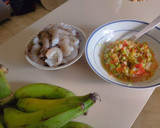 Foto del paso 2 de la receta: Tostones con camarones al ajillo y ensalada verde