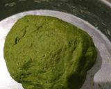 A picture of step 2 of Palak Paneer Kathi Roll.