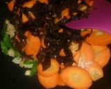 Foto langkah ke 2 dari resep 35. Cah wortel sawi putih jamur kuping.