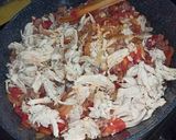 Foto del paso 5 de la receta: Empanada de tinga de pollo y chorizo