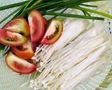 Hình bước làm 1 của món Canh cá viên nấm kim châm