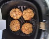 A picture of step 2 of Thai burger.