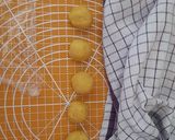 Foto langkah ke 8 dari resep Roti Melon Dorami.