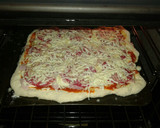 Foto del paso 5 de la receta: Pizza casera de pepperoni