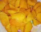 A picture of step 1 of Mango choco ice mousse.