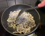 Foto del paso 3 de la receta: Papas, gulas y jamón ibérico