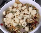 Une image de l'étape 8 de Salade de farfalles aux légumes, viandes grillées et olives.