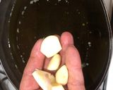 Foto del paso 2 de la receta: Filetes de bacalao confitado con base de patata panadera