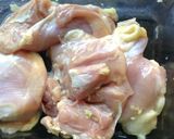 Foto del paso 1 de la receta: Pollo Coq aú vin al estilo María..