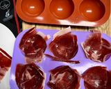 Foto del paso 2 de la receta: Bombones de salmón marinado y jamón ibérico