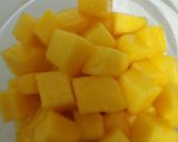 A picture of step 1 of Mango mousse.
