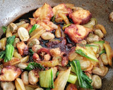 Foto del paso 10 de la receta: Pak choi salteado con pulpo y habas