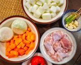 รูปขั้นตอนการทำที่ 1 ของ ซุปไก่ฝักเขียว 🥣