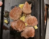 รูปขั้นตอนการทำที่ 4 ของ สเต๊กสันในหมูราดซอสเกรวี่หอมใหญ่ Pork Tenderloin Steak with Onion Gravy Sauce
