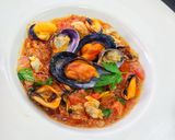 Foto del paso 4 de la receta: Almejas y mejillones en salsa de tomate con chorizo