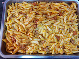 Macarrones con chistorra roja con carne picada gratinados
