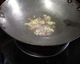 Foto langkah ke 2 dari resep Mie telur goreng simple.